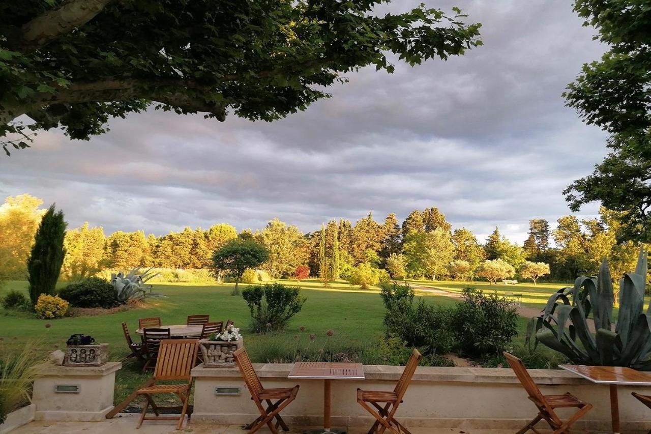 La Bastide Des Amouriers Caumont-sur-Durance Exterior photo