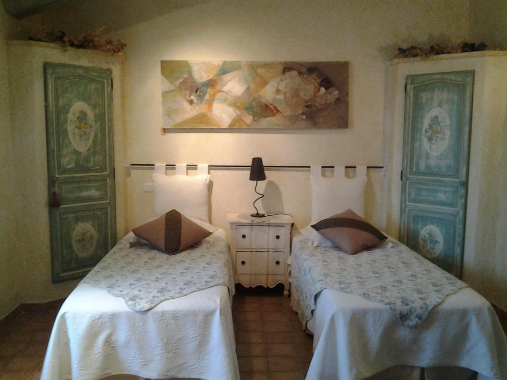 La Bastide Des Amouriers Caumont-sur-Durance Exterior photo