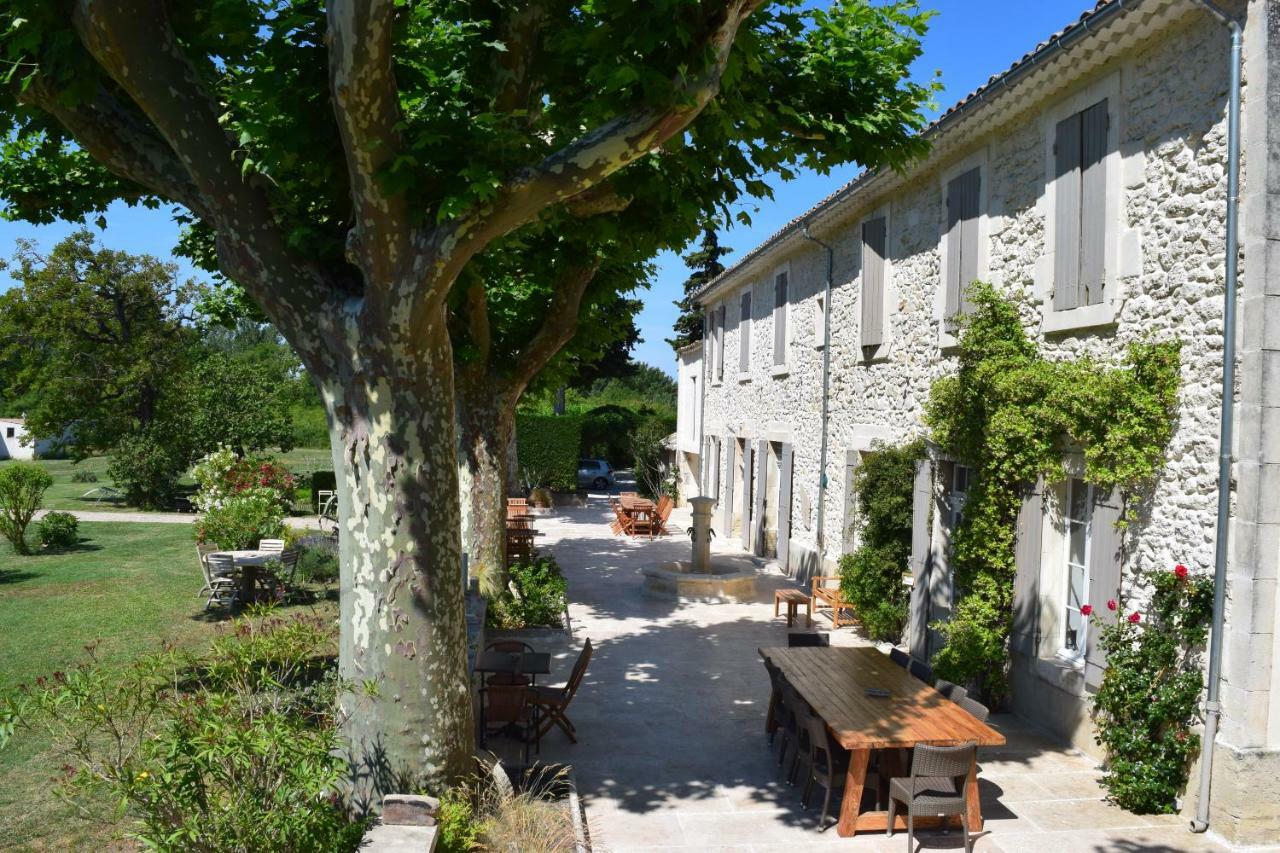 La Bastide Des Amouriers Caumont-sur-Durance Exterior photo