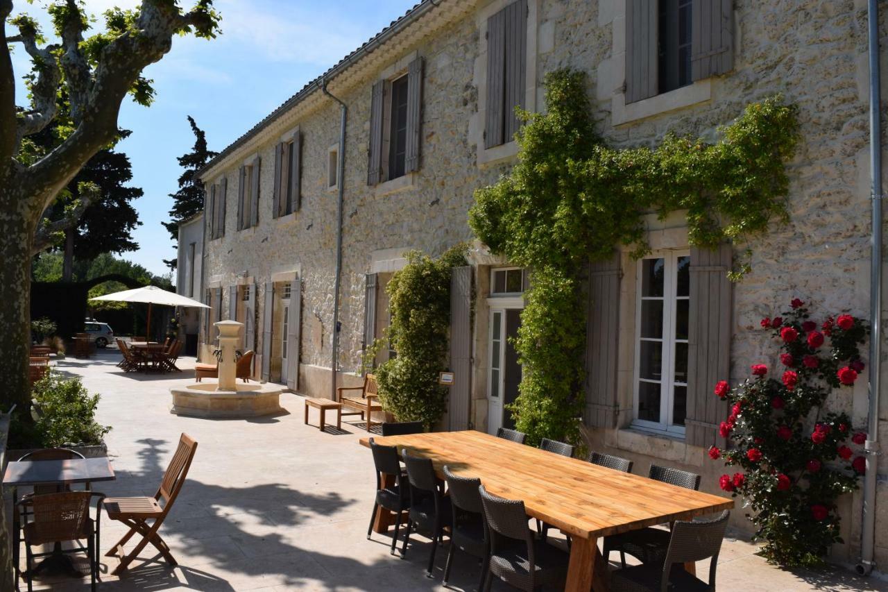 La Bastide Des Amouriers Caumont-sur-Durance Exterior photo