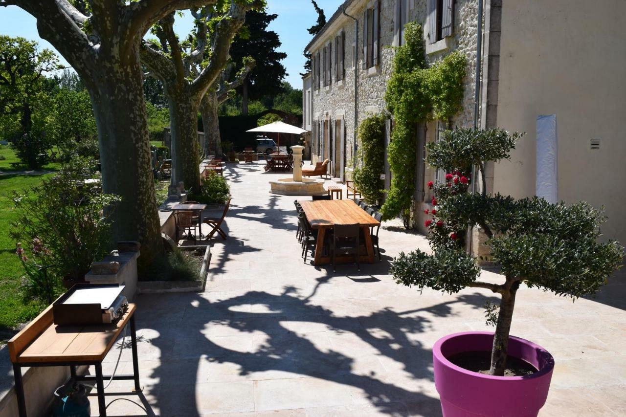La Bastide Des Amouriers Caumont-sur-Durance Exterior photo